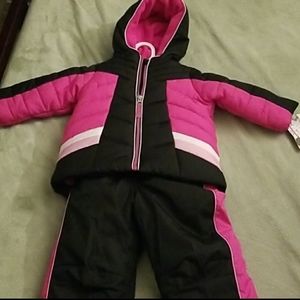 NWT- 💗🖤Baby girls 12mo snowsuit🖤💗